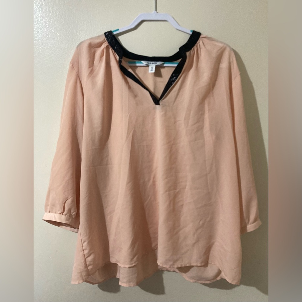 Old Navy Woman’s Blouse Pink Peach Black Sequins Size XXL 3/4 Sleeves V‎ Neck